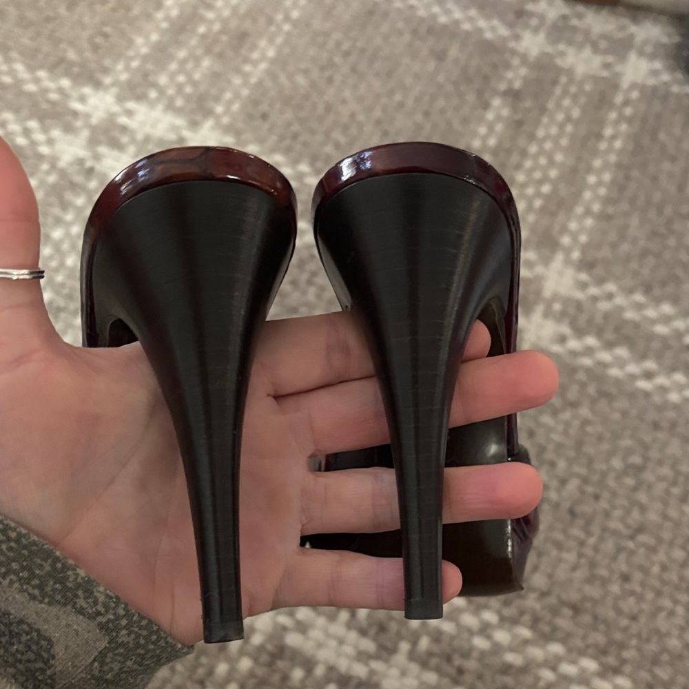 Donald J. Pliner Women's Burgundy Heeled Sandals - Picture 5 of 9